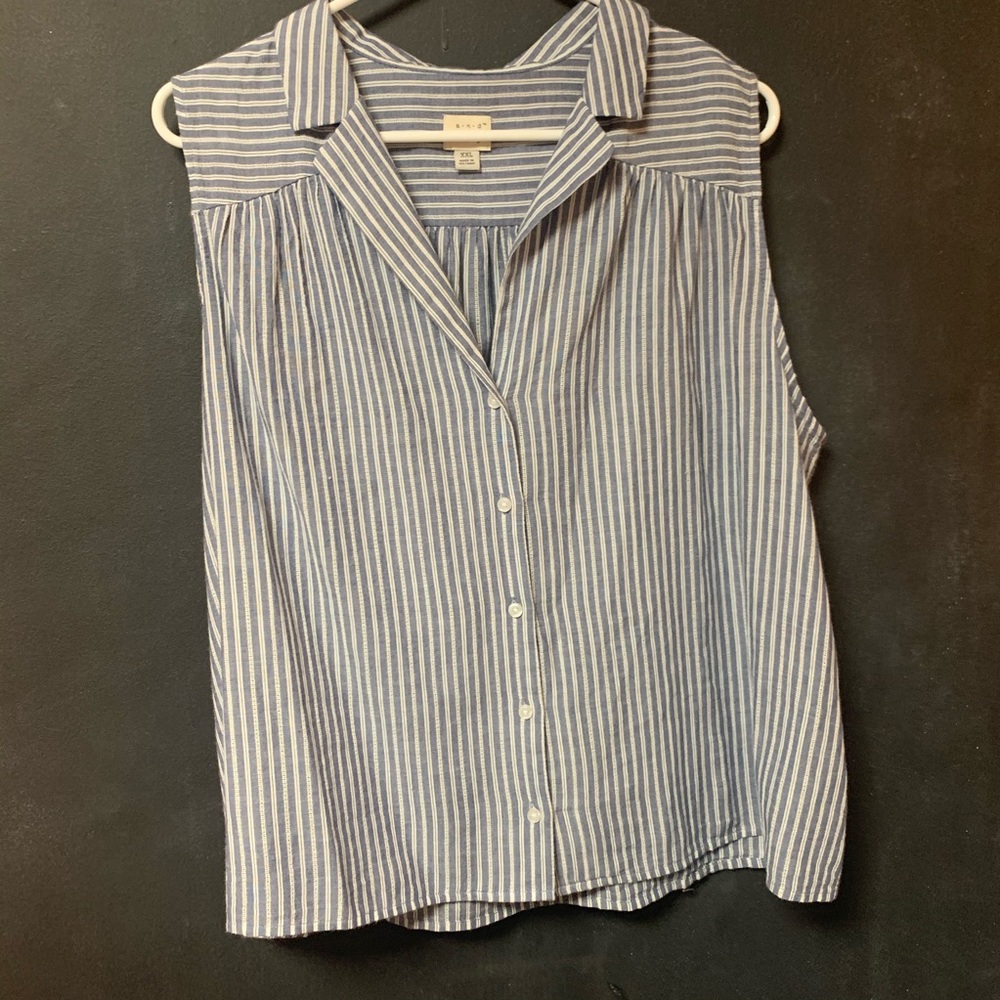 Cropped Button Shirt - Picture 2 of 2
